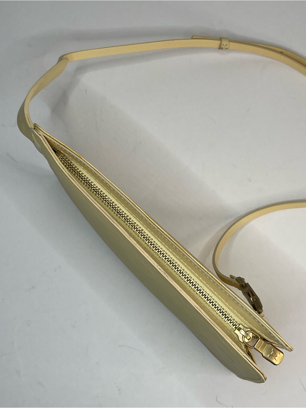 Louis Vuitton anilla Rochelle Belt Bag - Picture 7 of 13